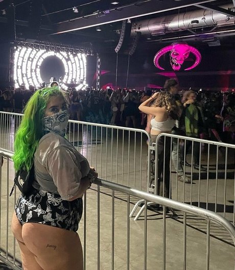 Lightnesss nudes model image