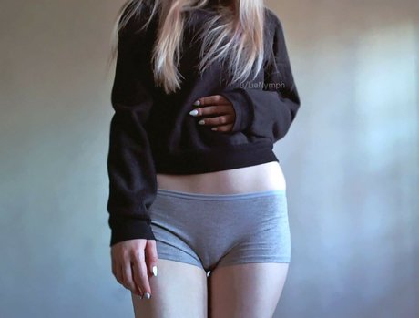 LiaNymph erotic pornstar pics
