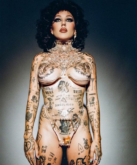 Brooke Candy model art pictures