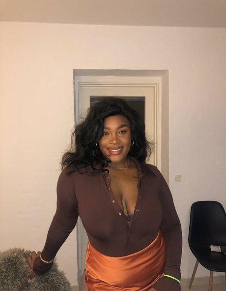 Zee Ngema model pornographic pic