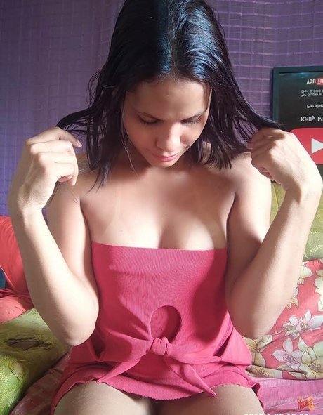 Kelly Muniz star high quality images