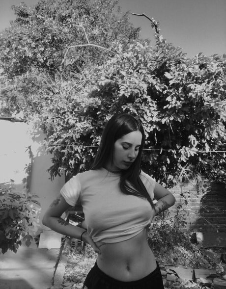 Milagros Vigo exclusive star pics