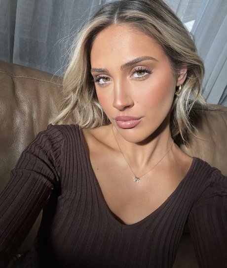 Bella Keuch pornstar erotic pictures