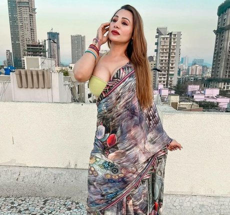 Karrishma Kar model adult pics