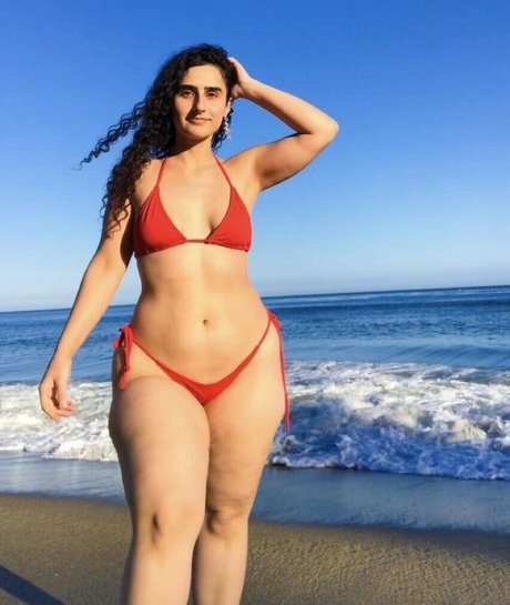 annastayzia model top pic