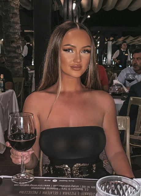 Christina Laegreid model top img