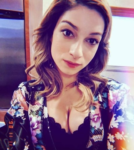 Sydney Meyer pretty actress pic