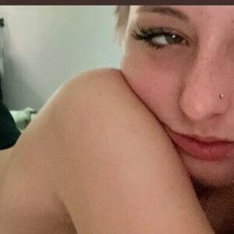 Empyreee star nude photo