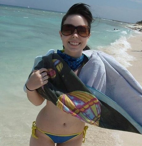 Suzy Berhow pretty actress photos