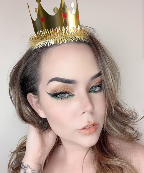 Suzy Berhow star hot picture