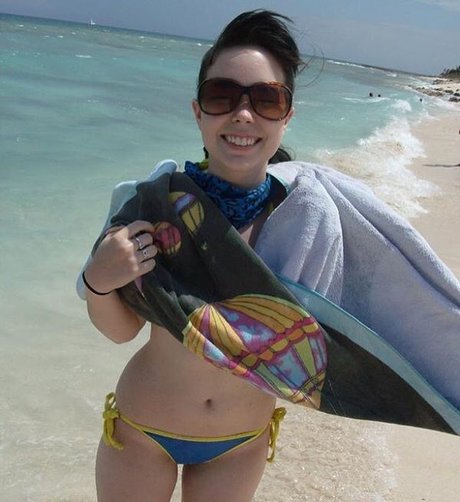 Suzy Berhow hot star photos