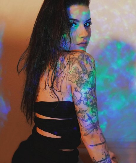 Ayliner high quality pornstar pics