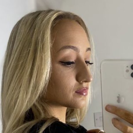 Nikkitta Sawyer porn model photo