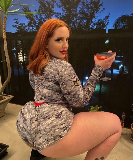 Queenkolle model porn picture