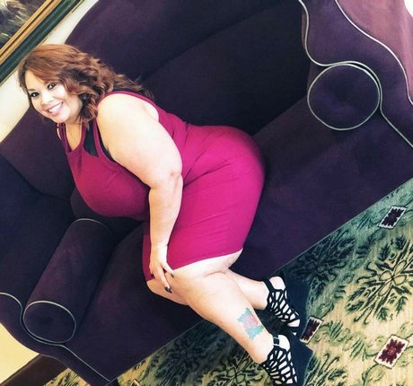 SueAnn hot model image