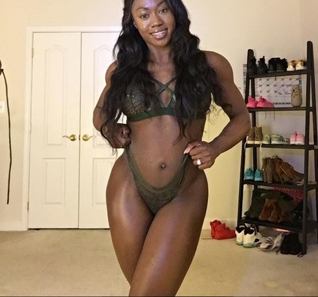 Iamnayfit model adult images