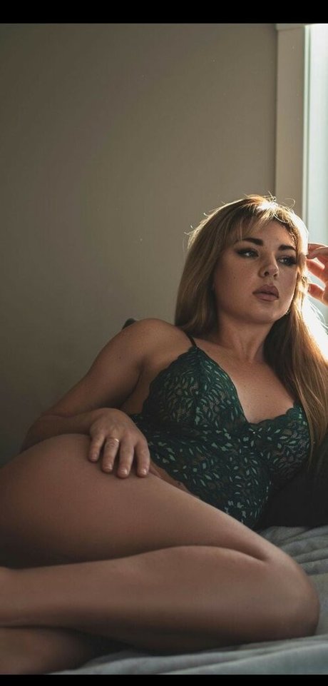 elysecamille porn model pic