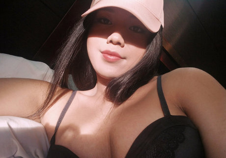 LJlee pornstar nude pic