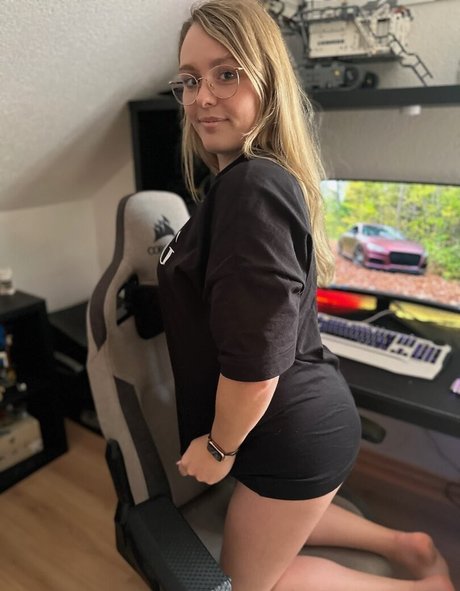 kathi tt8s sexy actress pics