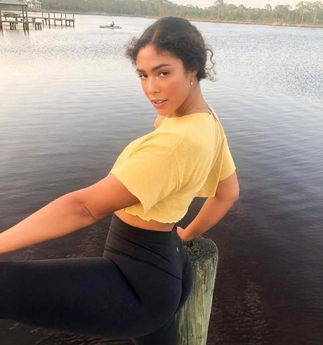 Holland Hoelland star sexy img