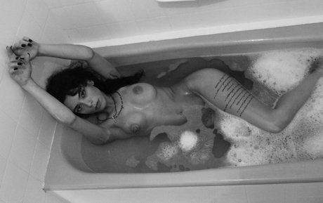 Didem Dinc model top pictures