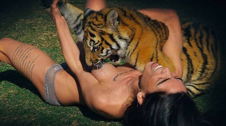 Didem Dinc star sexy photo