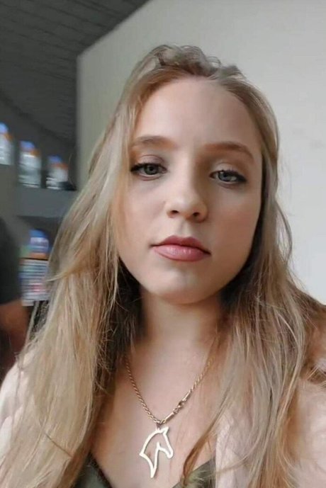 Isabella Viana nice actress images