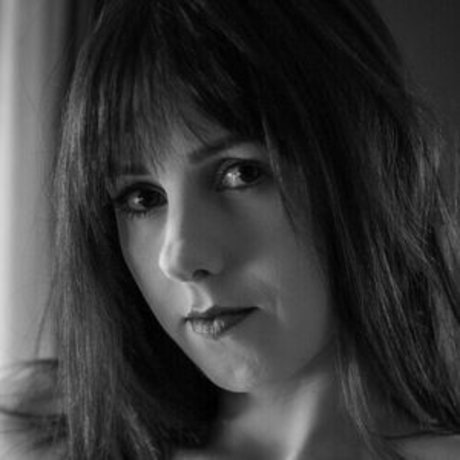 blackbee lili pretty model photo