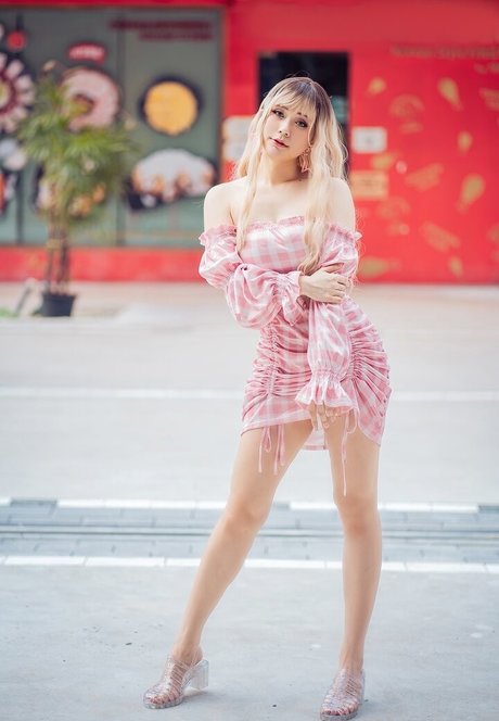 OnniesM beautiful model pics