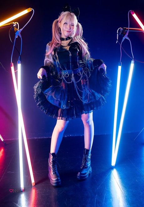 OnniesM naked pornstar images