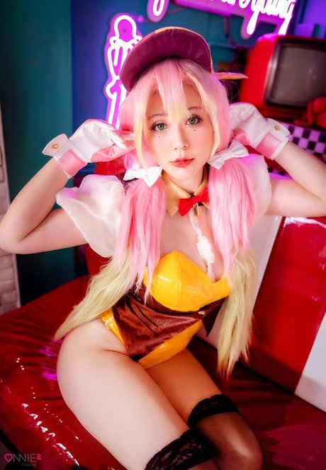 OnniesM sexy actress images