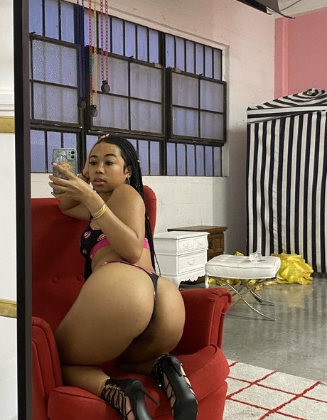 Tj4de model nude picture