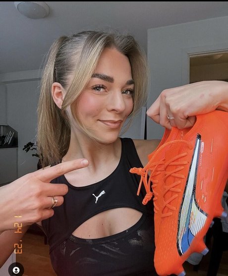 Malin Sunde star porn image