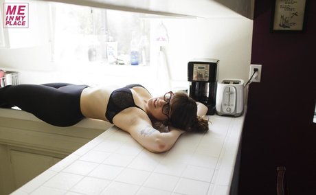 MIMP pornstar nude picture