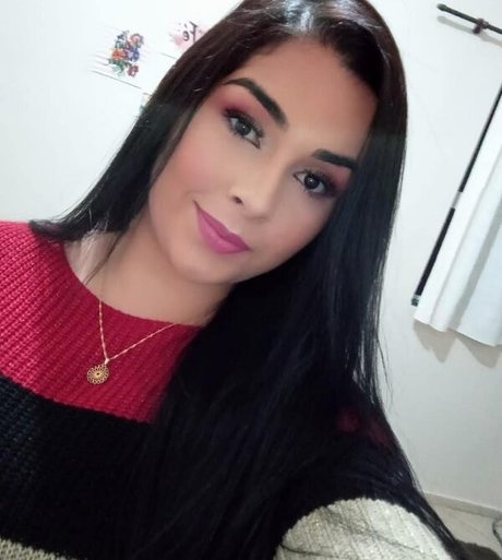 Algo Da Jeeysa Mendes exclusive model photo