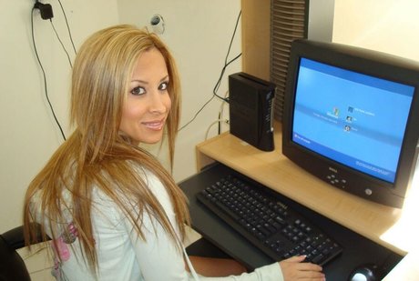 August Night erotic star img