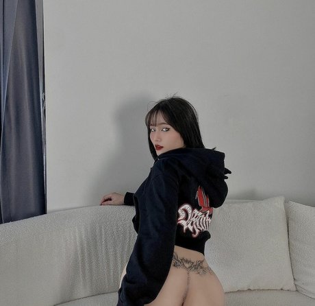 Tuongvan th star nudes image