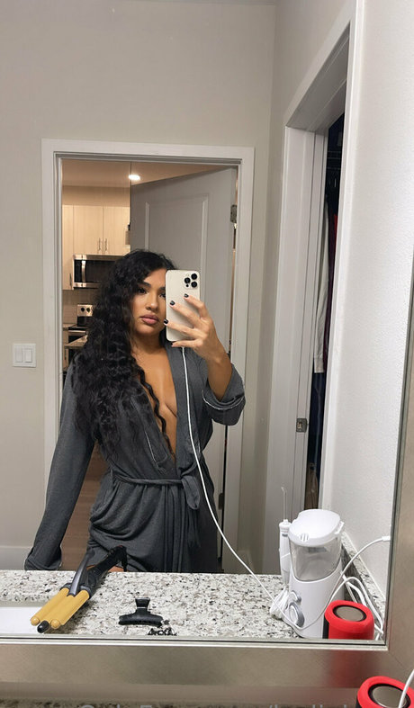 Leslie Ines star exclusive gallery