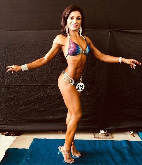 Mona Bhavsar best star galleries