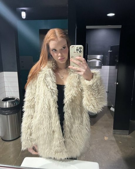 chloefoxxe model xxx gallery