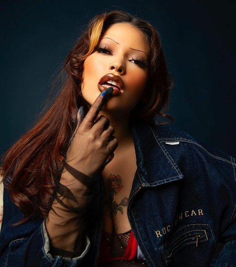 Maxine Ashley star pretty picture