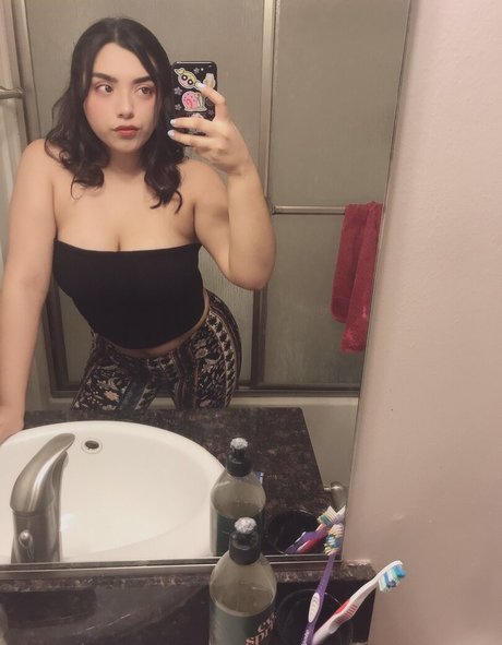 April Maribel Espinoza art star pics