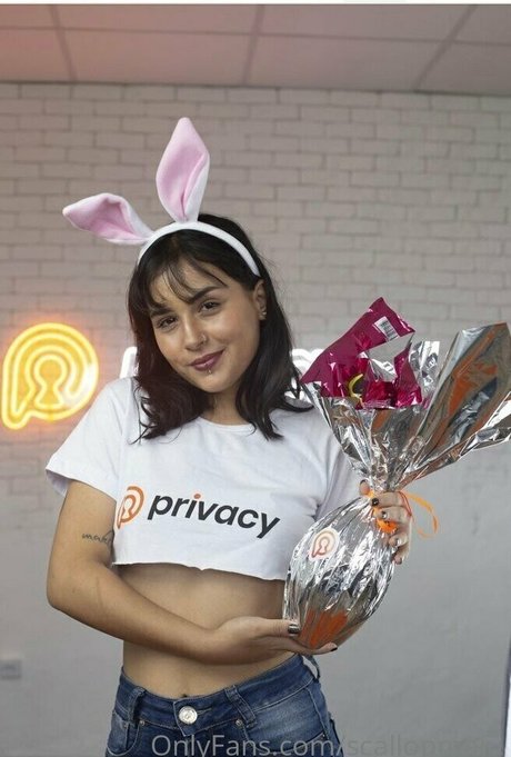 Maju Scallop pornstar naked image