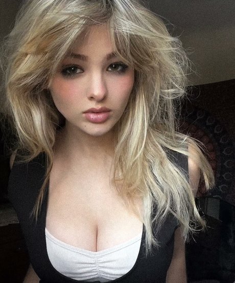 Ember Vail nude model pictures