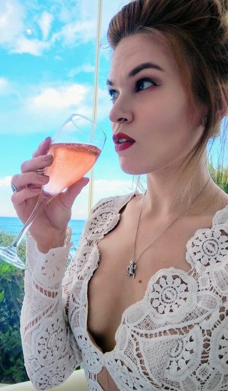 Hollie Bennett exclusive pornstar gallery