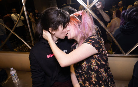 Sophie Ladder nude model image