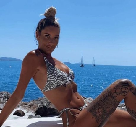 Roxan Hughes actress photo