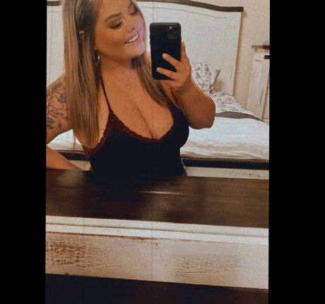 Lilly Zamora pretty actress image