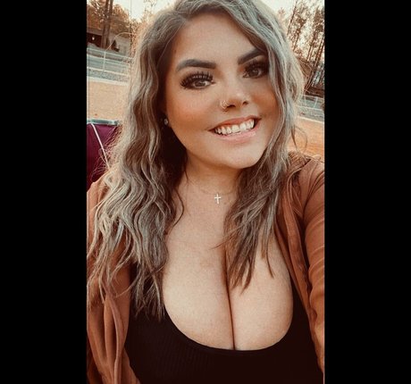 Lilly Zamora model nudes gallery