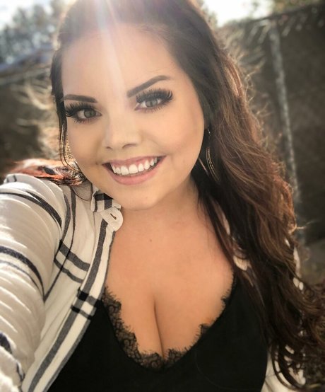 Lilly Zamora hot model pictures